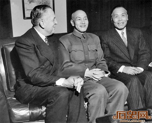 蒋介石退隐前曾打算铲除“金兰兄弟”李宗仁
