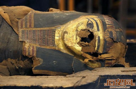 石棺中的木乃伊名死于14岁，是一位古埃及祭司的儿子。
