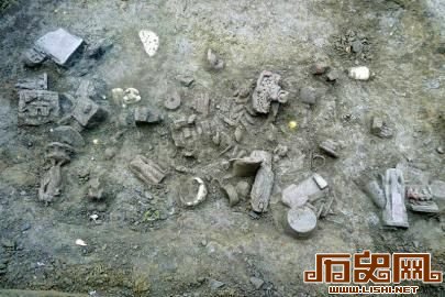 12月15日，离成都宽窄巷子不远的下同仁路考古发掘现场，出土大量佛像等文物。