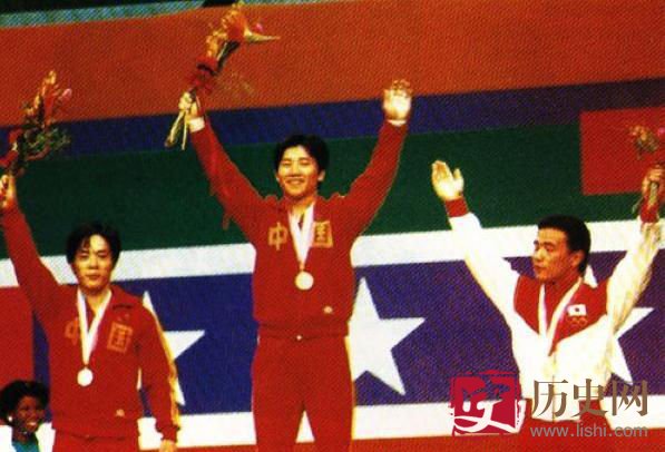 中国第一枚奥运会举重金牌获得者是谁